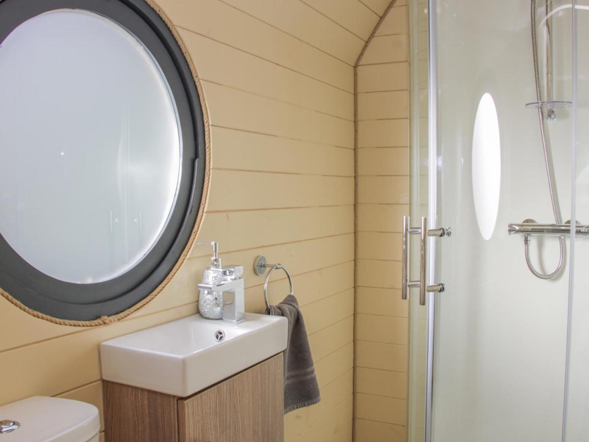 Stapeley Pod Villa Shrewsbury Eksteriør bilde
